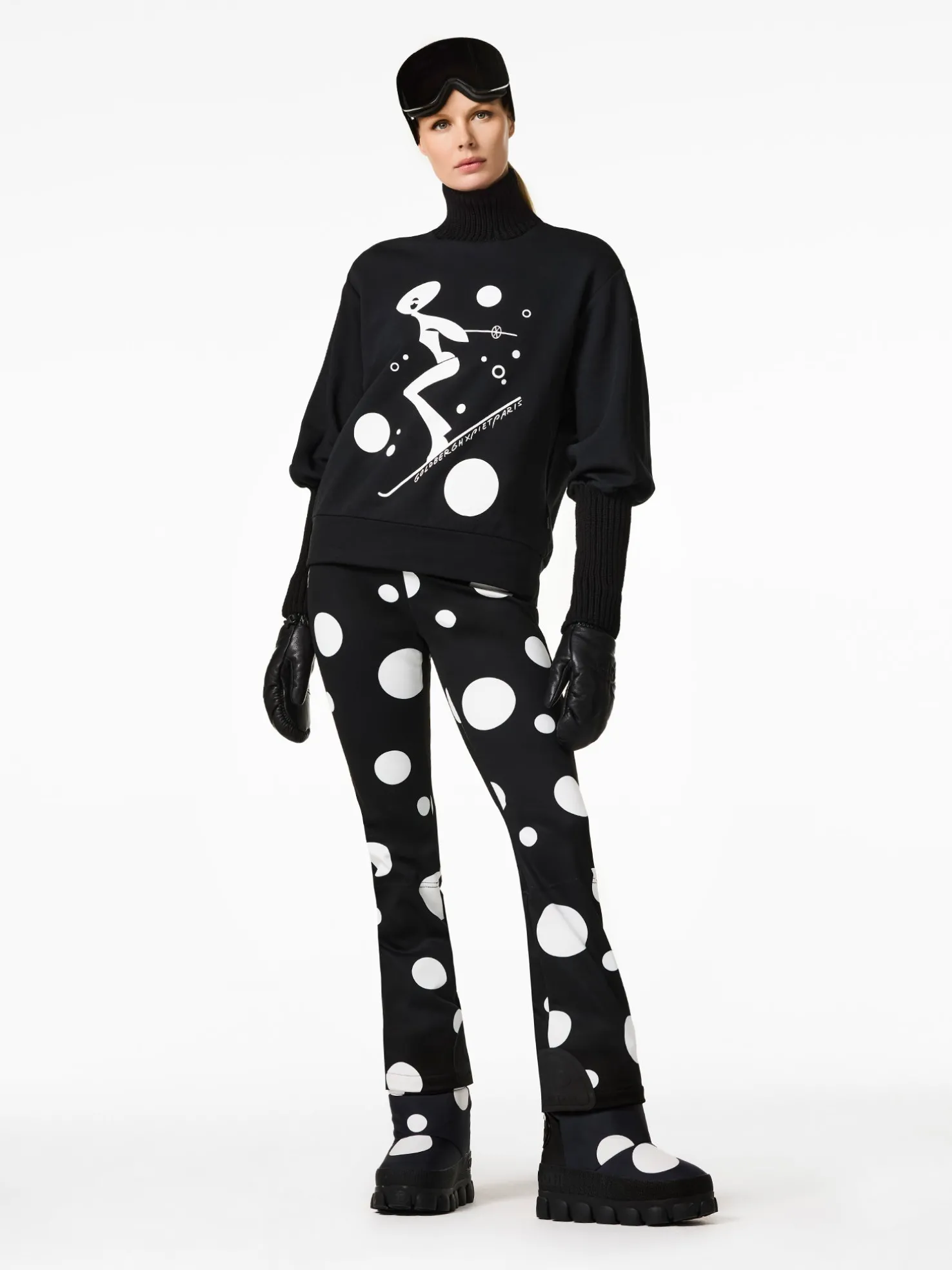 VOYAGE Turtle Neck Sweater